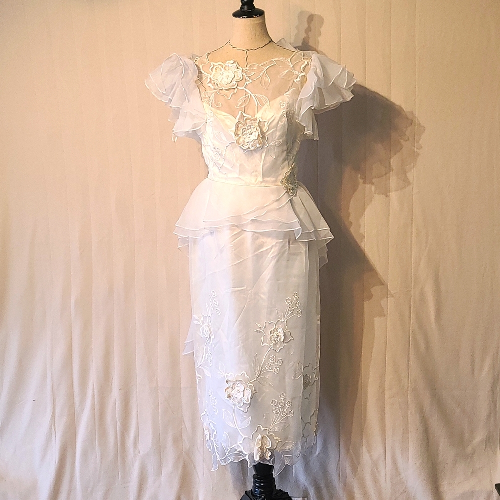 Vintage Wedding Dress Size 4.  Item 220329C